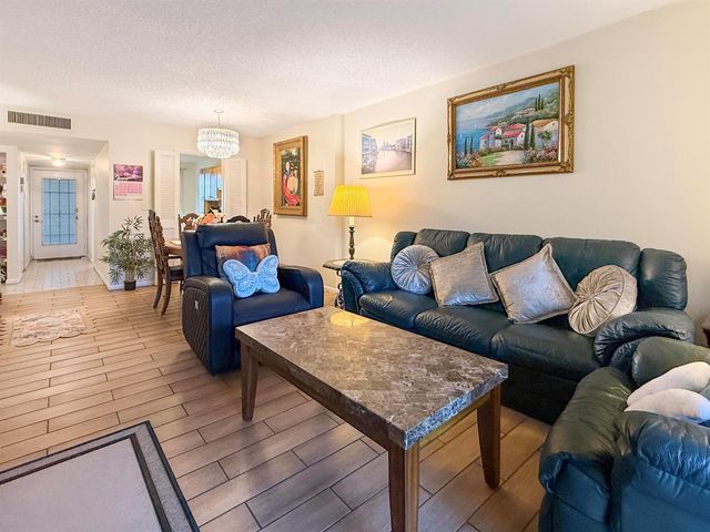 3070 NW 48th Terrace 414, Lauderdale Lakes, FL 33313