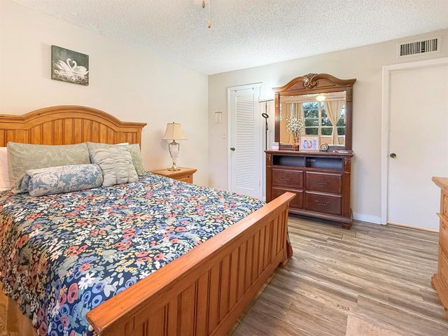 3070 NW 48th Terrace 414, Lauderdale Lakes, FL 33313