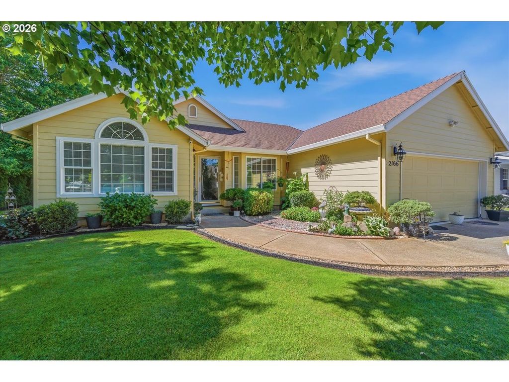 Image 3 of property listing at 2166 Sw ALEXANDRIA St, Mc Minnville, OR 97128