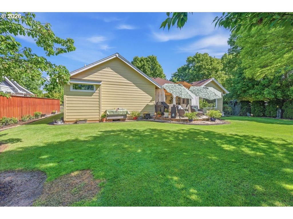 Image 37 of property listing at 2166 Sw ALEXANDRIA St, Mc Minnville, OR 97128