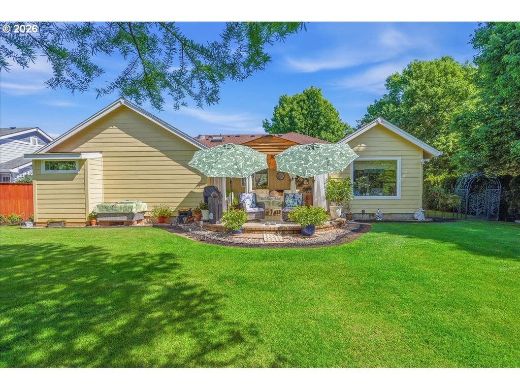 Image 39 of property listing at 2166 Sw ALEXANDRIA St, Mc Minnville, OR 97128