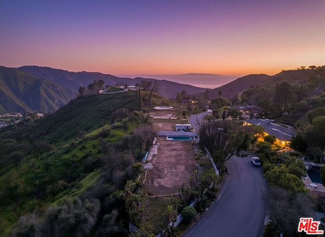 1712 Manzanita Park Avenue, Malibu, CA 90265