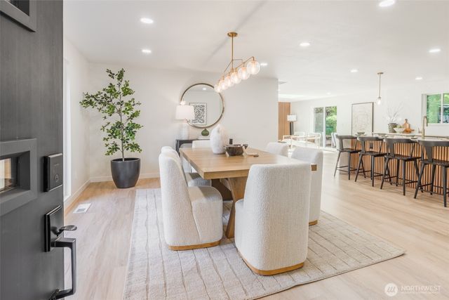 612 130th Avenue NE, Bellevue, WA 98005