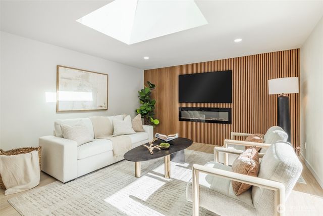 612 130th Avenue NE, Bellevue, WA 98005