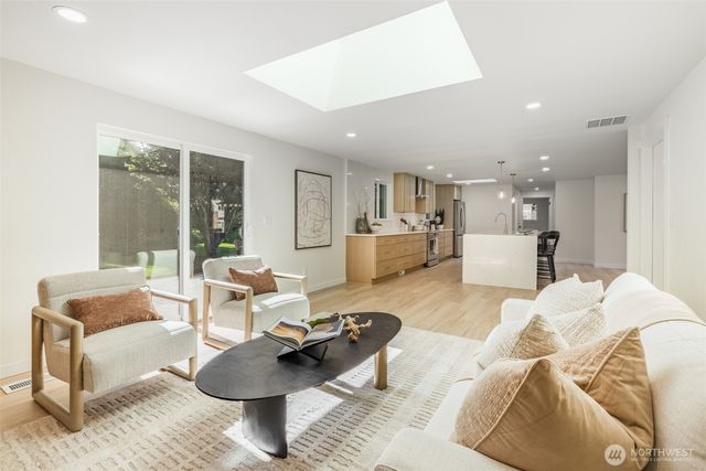 612 130th Avenue NE, Bellevue, WA 98005