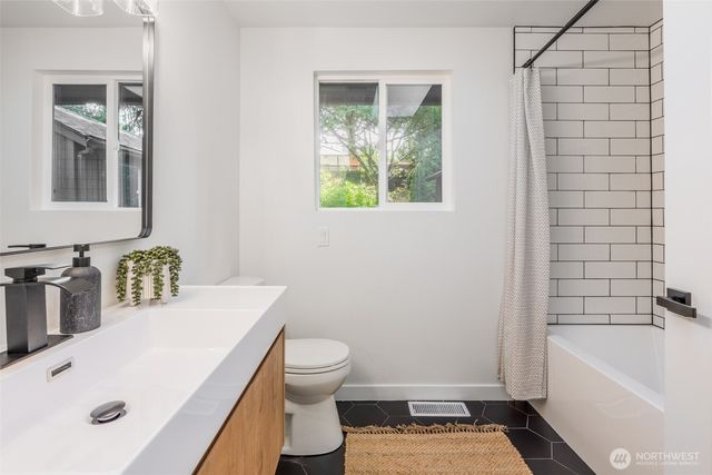 612 130th Avenue NE, Bellevue, WA 98005