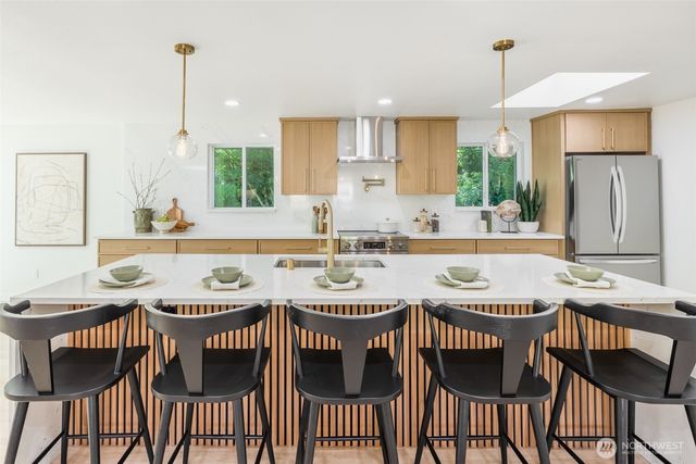 612 130th Avenue NE, Bellevue, WA 98005