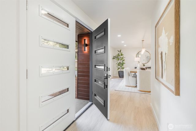 612 130th Avenue NE, Bellevue, WA 98005
