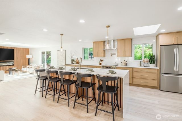 612 130th Avenue NE, Bellevue, WA 98005