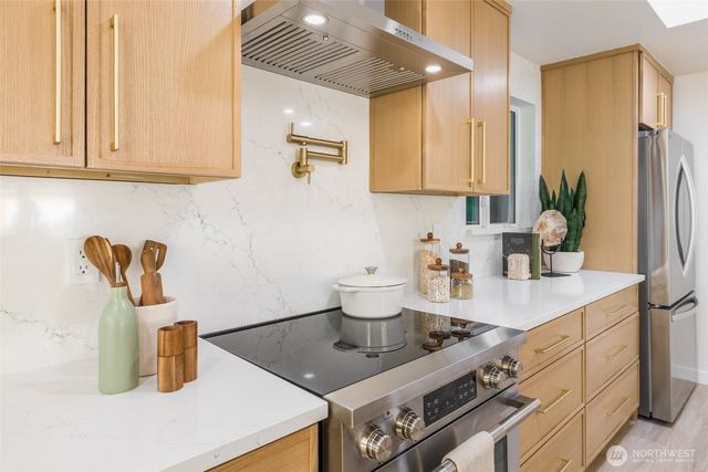 612 130th Avenue NE, Bellevue, WA 98005