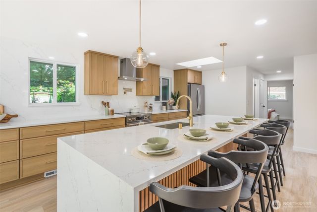 612 130th Avenue NE, Bellevue, WA 98005
