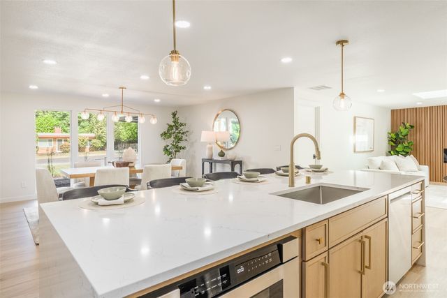 612 130th Avenue NE, Bellevue, WA 98005