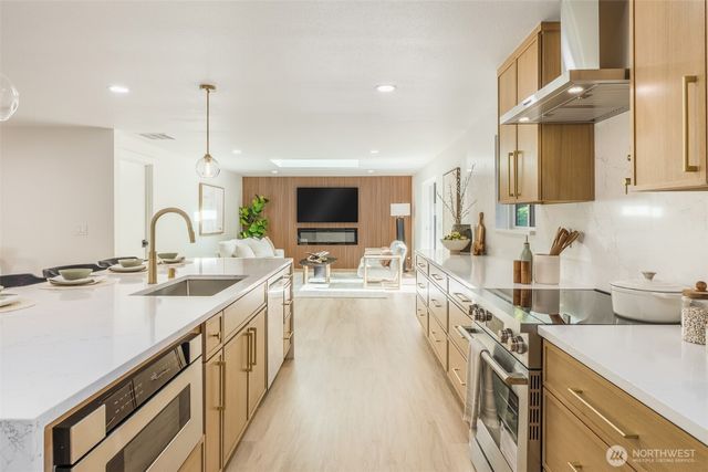 612 130th Avenue NE, Bellevue, WA 98005