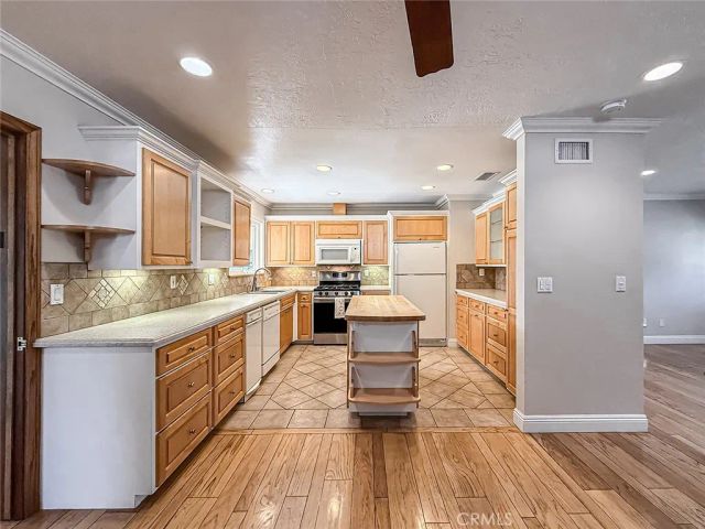 10514 Hillview Avenue, Chatsworth, CA 91311