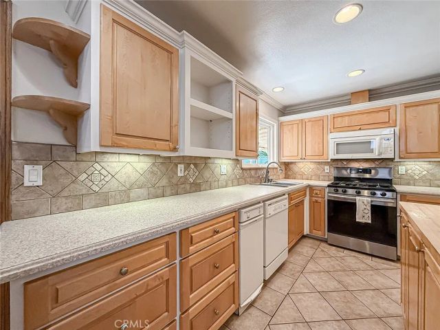 10514 Hillview Avenue, Chatsworth, CA 91311