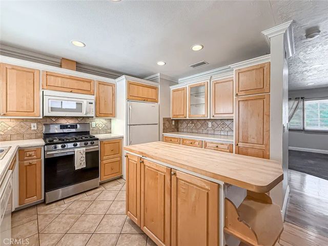 10514 Hillview Avenue, Chatsworth, CA 91311