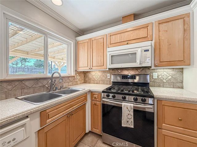 10514 Hillview Avenue, Chatsworth, CA 91311