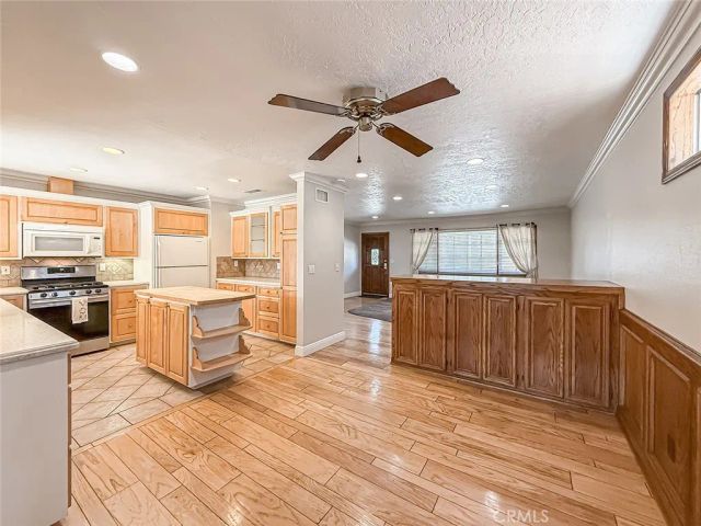 10514 Hillview Avenue, Chatsworth, CA 91311