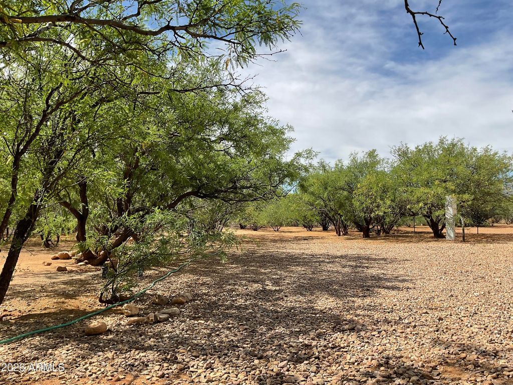 Image 12 of property listing at 7011 S PINTEK Lane, Hereford, AZ 85615