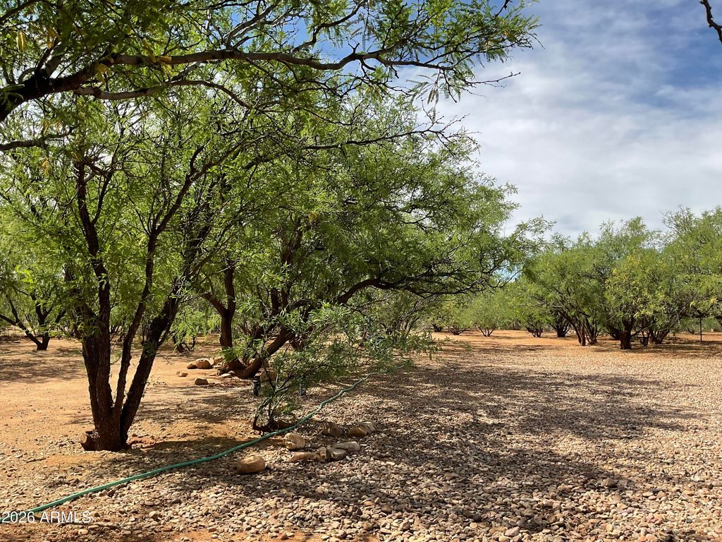 Image 13 of property listing at 7011 S PINTEK Lane, Hereford, AZ 85615