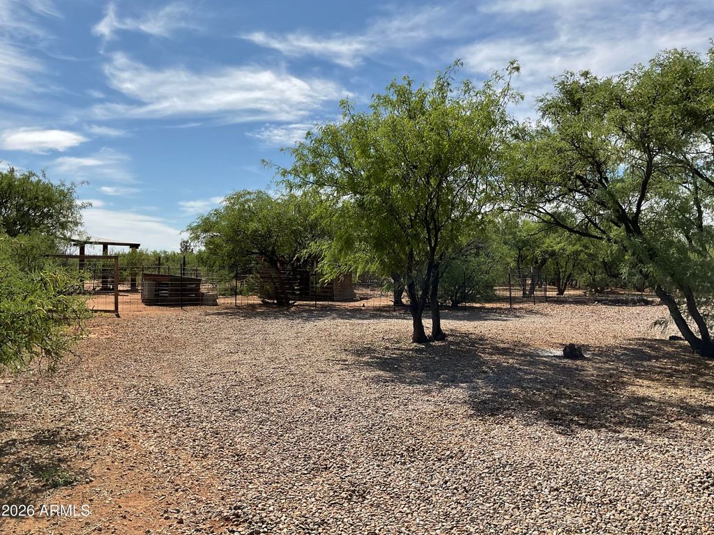 Image 15 of property listing at 7011 S PINTEK Lane, Hereford, AZ 85615