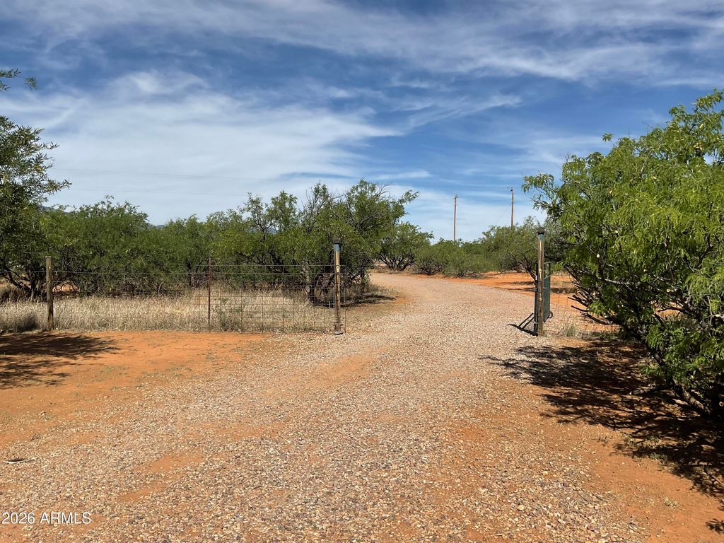 Image 18 of property listing at 7011 S PINTEK Lane, Hereford, AZ 85615