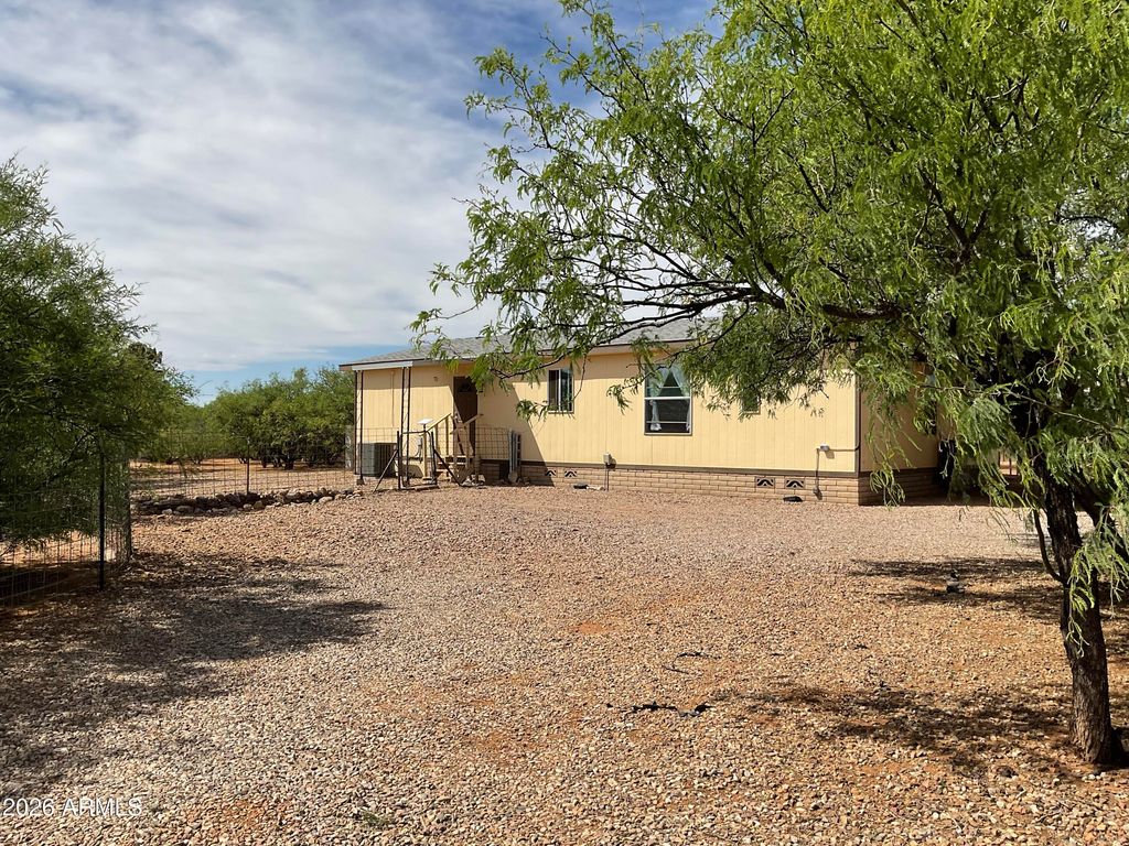 Image 2 of property listing at 7011 S PINTEK Lane, Hereford, AZ 85615