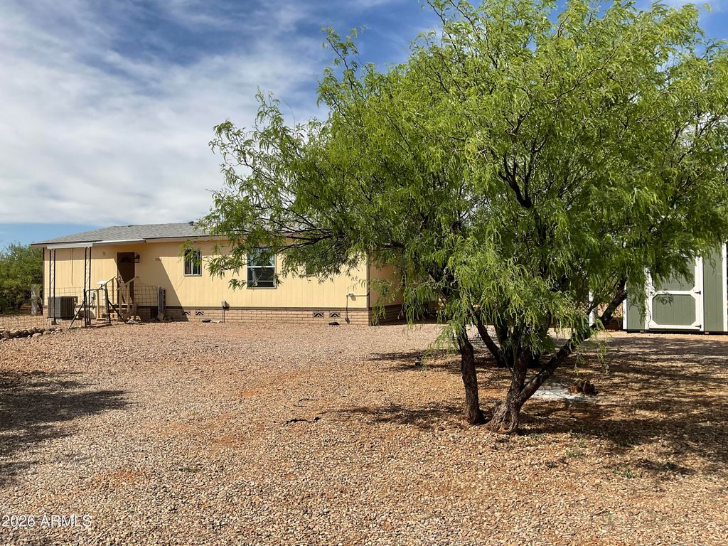 Image 3 of property listing at 7011 S PINTEK Lane, Hereford, AZ 85615