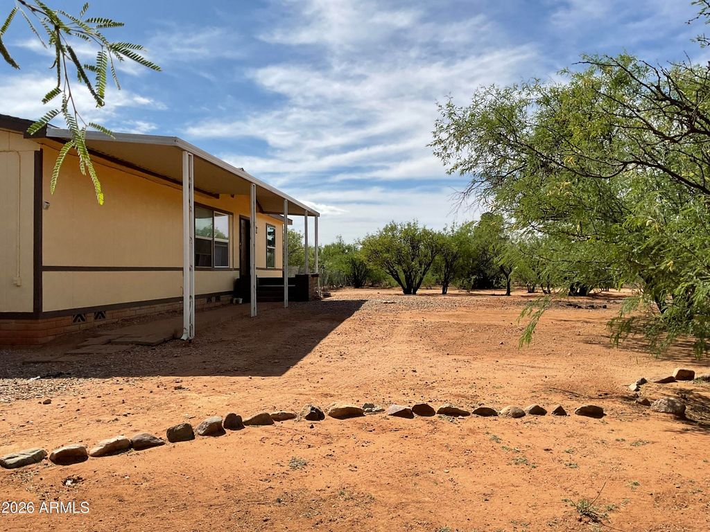 Image 4 of property listing at 7011 S PINTEK Lane, Hereford, AZ 85615