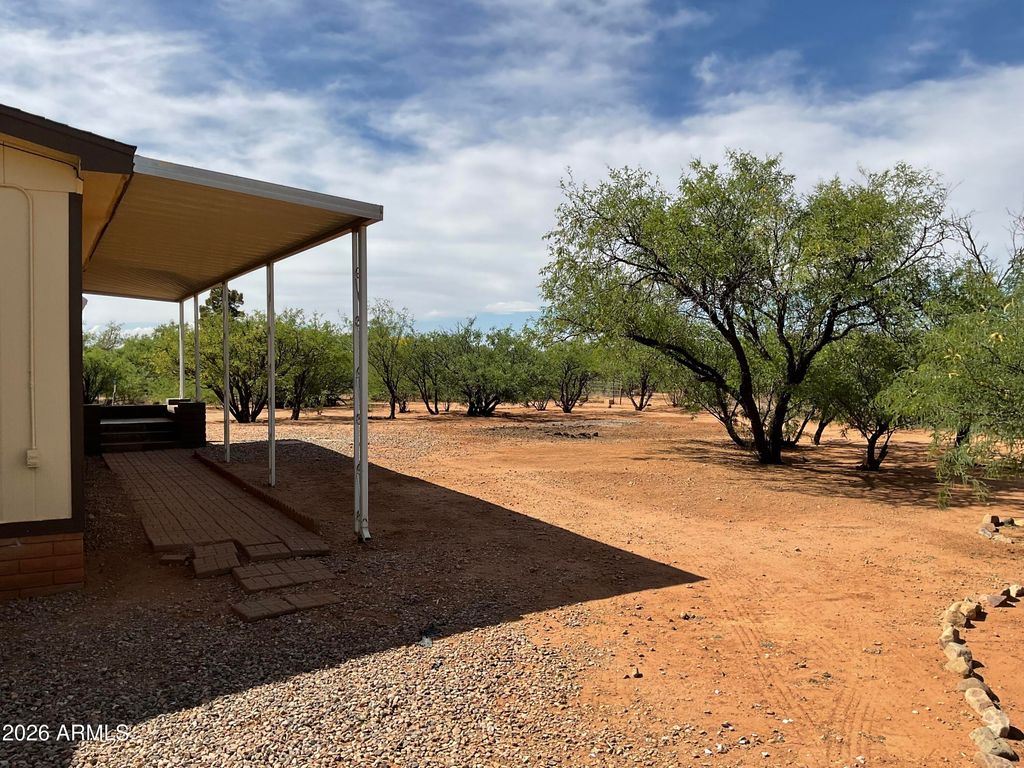 Image 7 of property listing at 7011 S PINTEK Lane, Hereford, AZ 85615