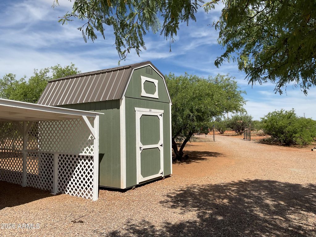 Image 9 of property listing at 7011 S PINTEK Lane, Hereford, AZ 85615