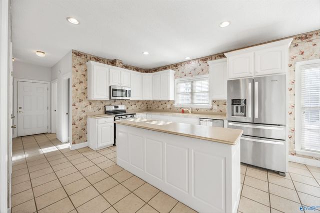 10 Chera Trail, Grant, AL 35747