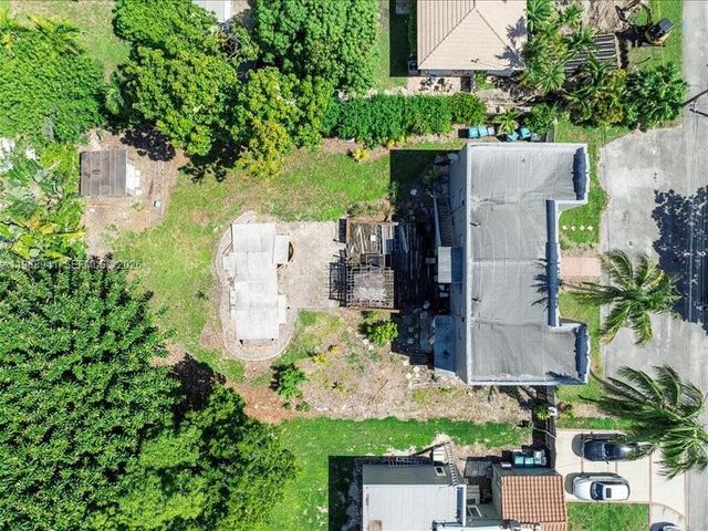 11402 NE 8th Ct, Biscayne Park, FL 33161
