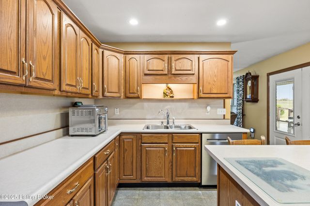 1173 Johnson Ln, Taylorsville, KY 40071