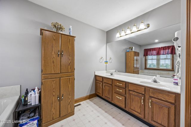 1173 Johnson Ln, Taylorsville, KY 40071