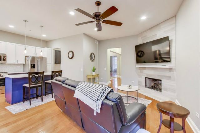 1506 W NORTHWEST Highway, Arlington Heights, IL 60004