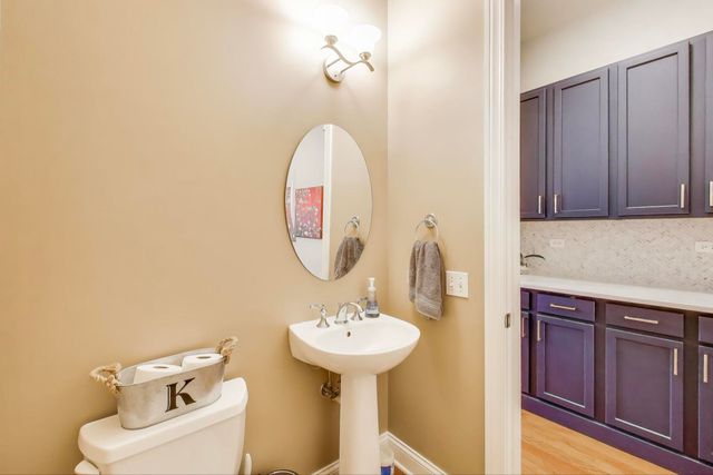 1506 W NORTHWEST Highway, Arlington Heights, IL 60004