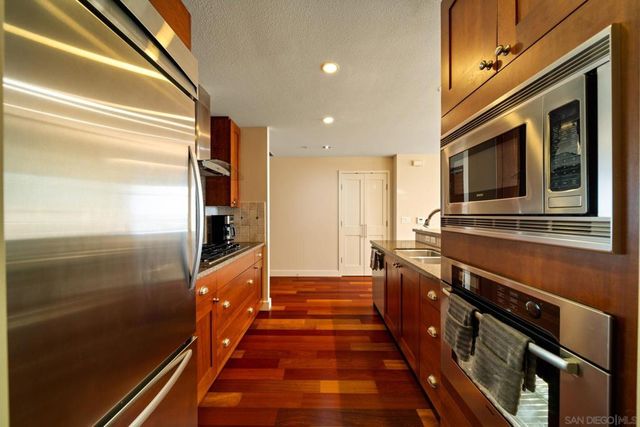 700 W E St 1502, San Diego, CA 92101