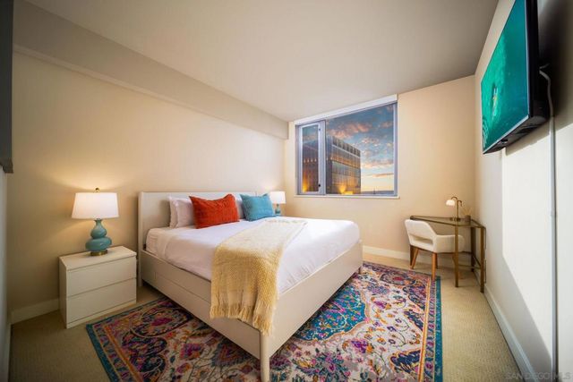 700 W E St 1502, San Diego, CA 92101