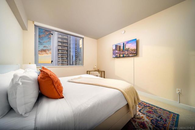 700 W E St 1502, San Diego, CA 92101