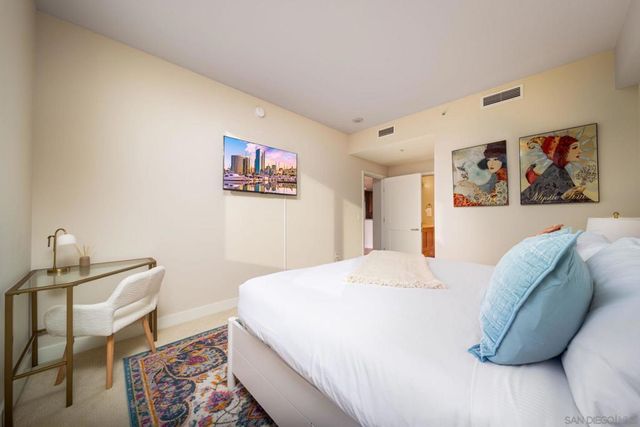 700 W E St 1502, San Diego, CA 92101