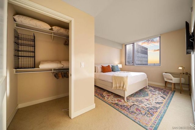 700 W E St 1502, San Diego, CA 92101