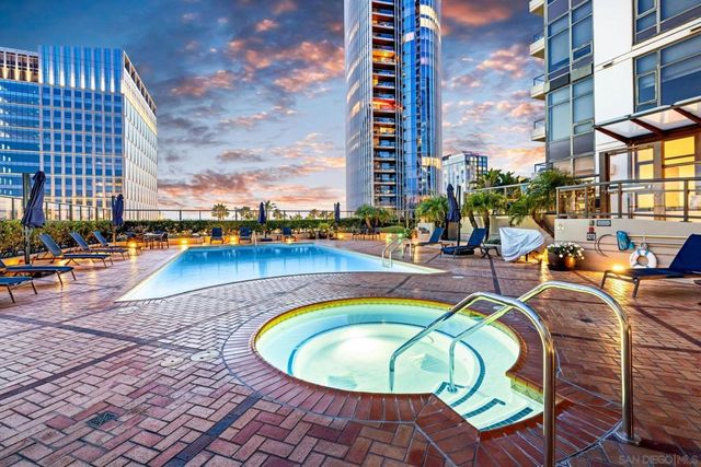 700 W E St 1502, San Diego, CA 92101