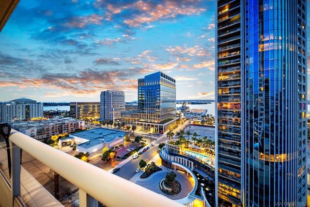 700 W E St 1502, San Diego, CA 92101