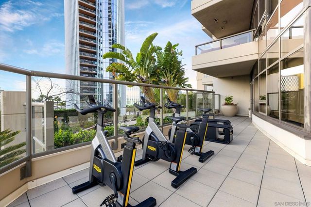 700 W E St 1502, San Diego, CA 92101