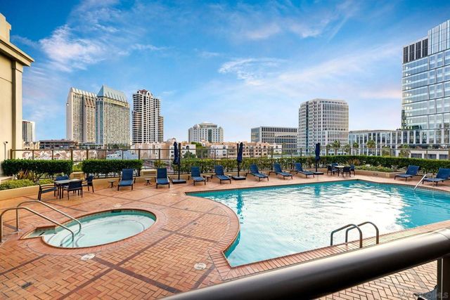 700 W E St 1502, San Diego, CA 92101