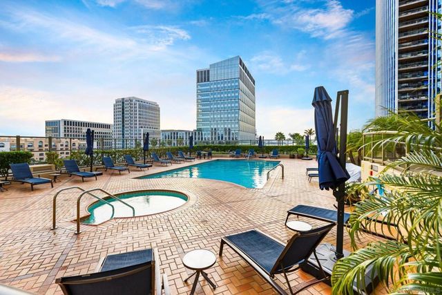 700 W E St 1502, San Diego, CA 92101