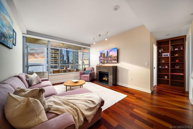 700 W E St 1502, San Diego, CA 92101