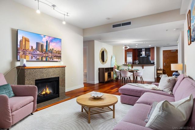 700 W E St 1502, San Diego, CA 92101