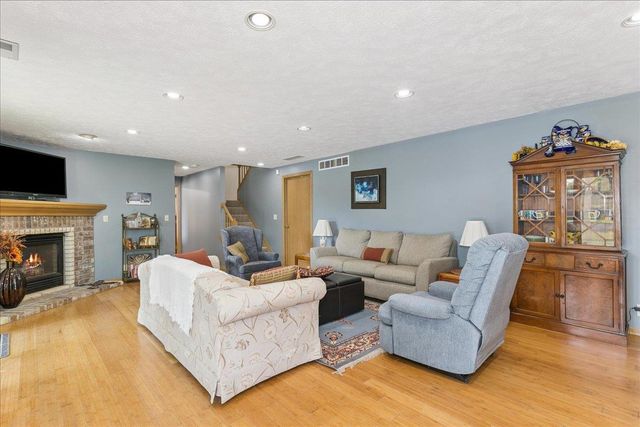 4922 N Harborside Dr, Wichita, KS 67204